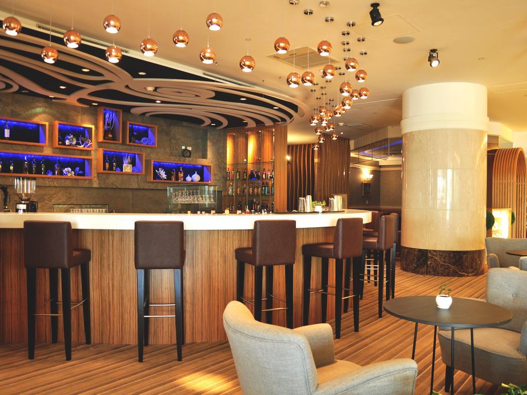 Evergreen Plaza Hotel - Tajnan Kültér fotó The bar at the lounge