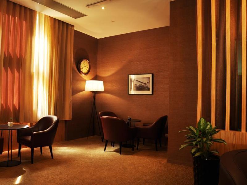 Evergreen Plaza Hotel - Tajnan Kültér fotó The lounge at the airport