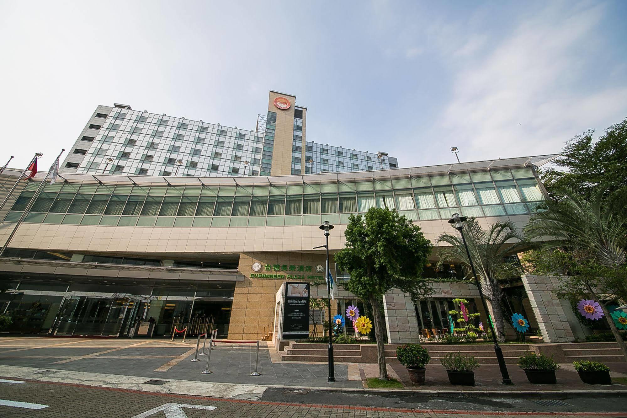 Evergreen Plaza Hotel - Tajnan Kültér fotó The hotel in 2012
