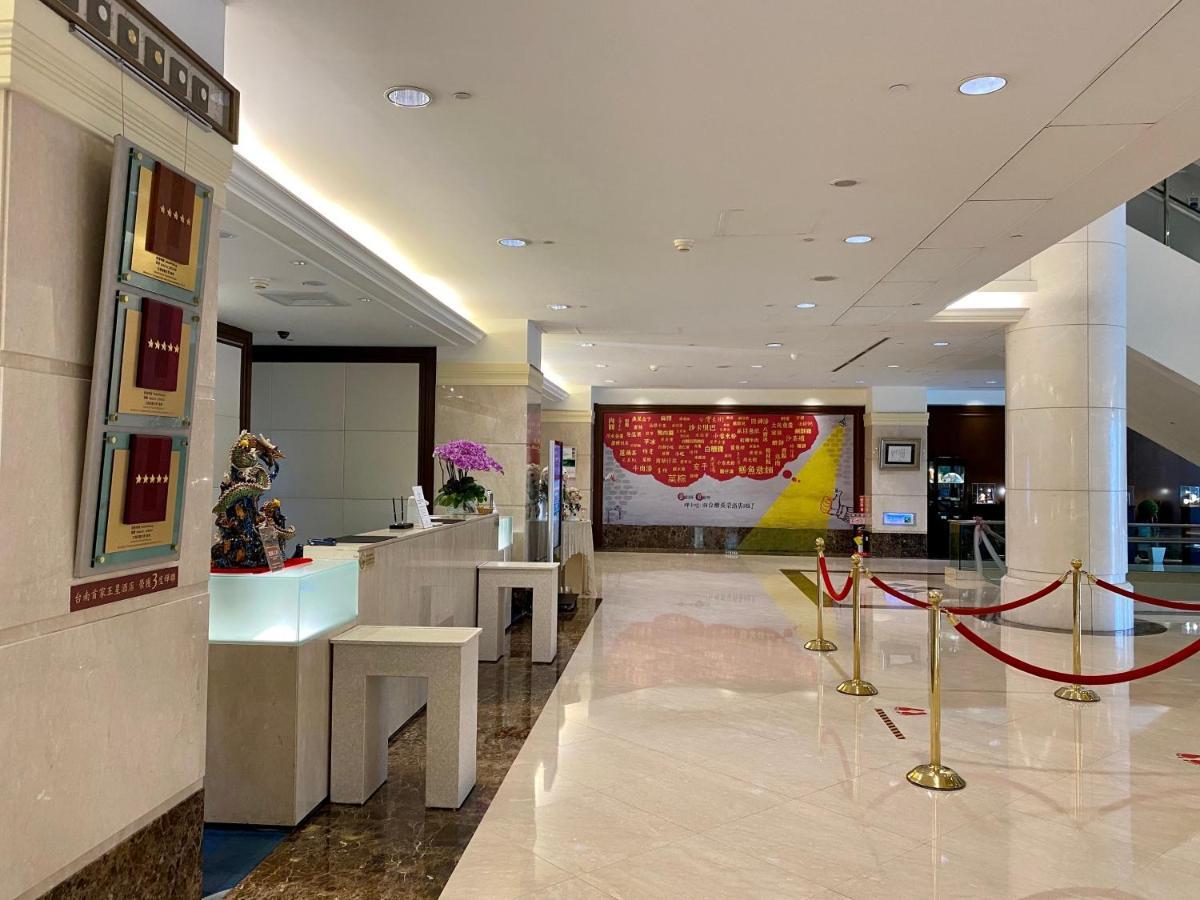Evergreen Plaza Hotel - Tajnan Kültér fotó Lobby