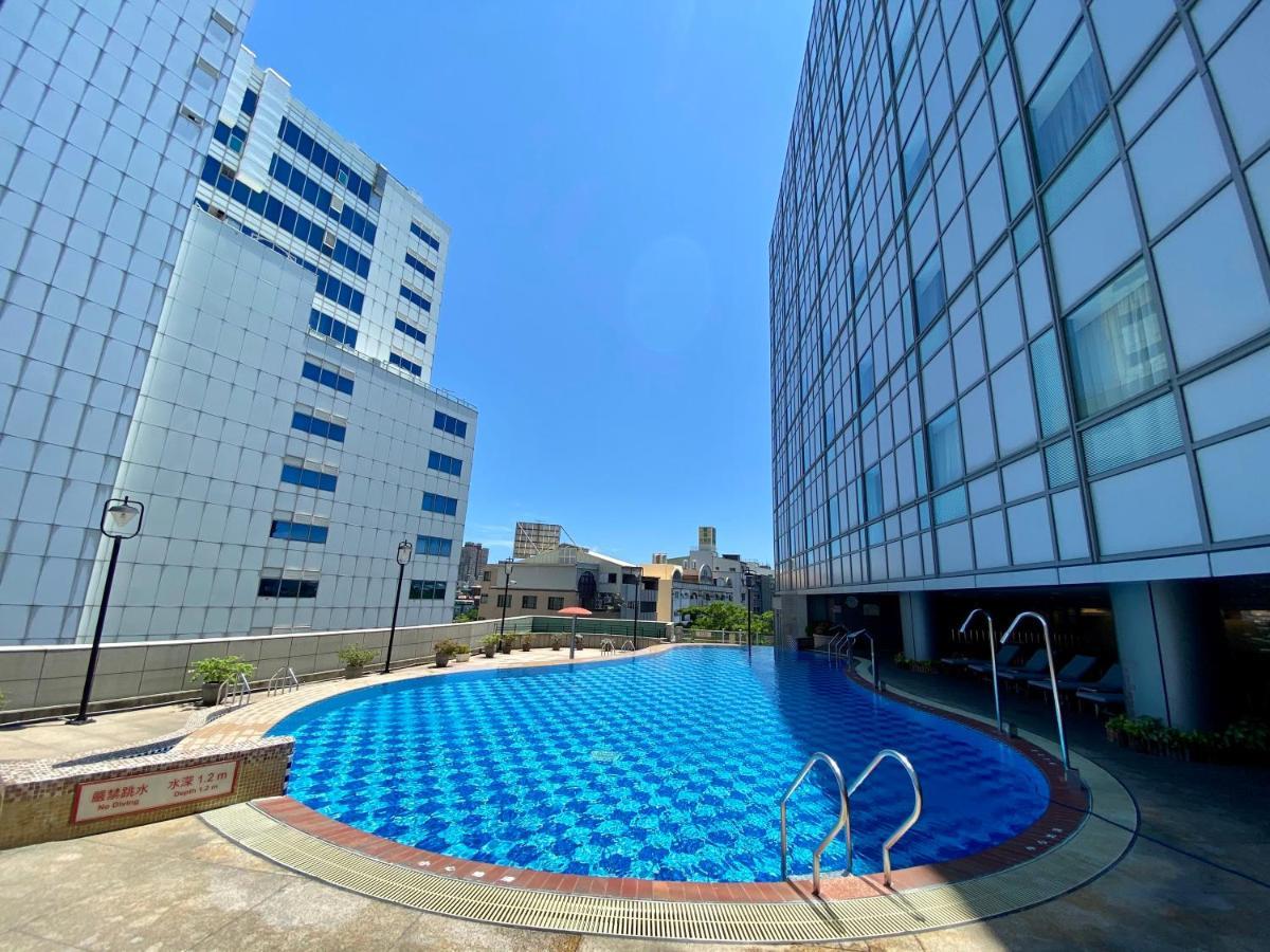 Evergreen Plaza Hotel - Tajnan Kültér fotó The pool at the hotel