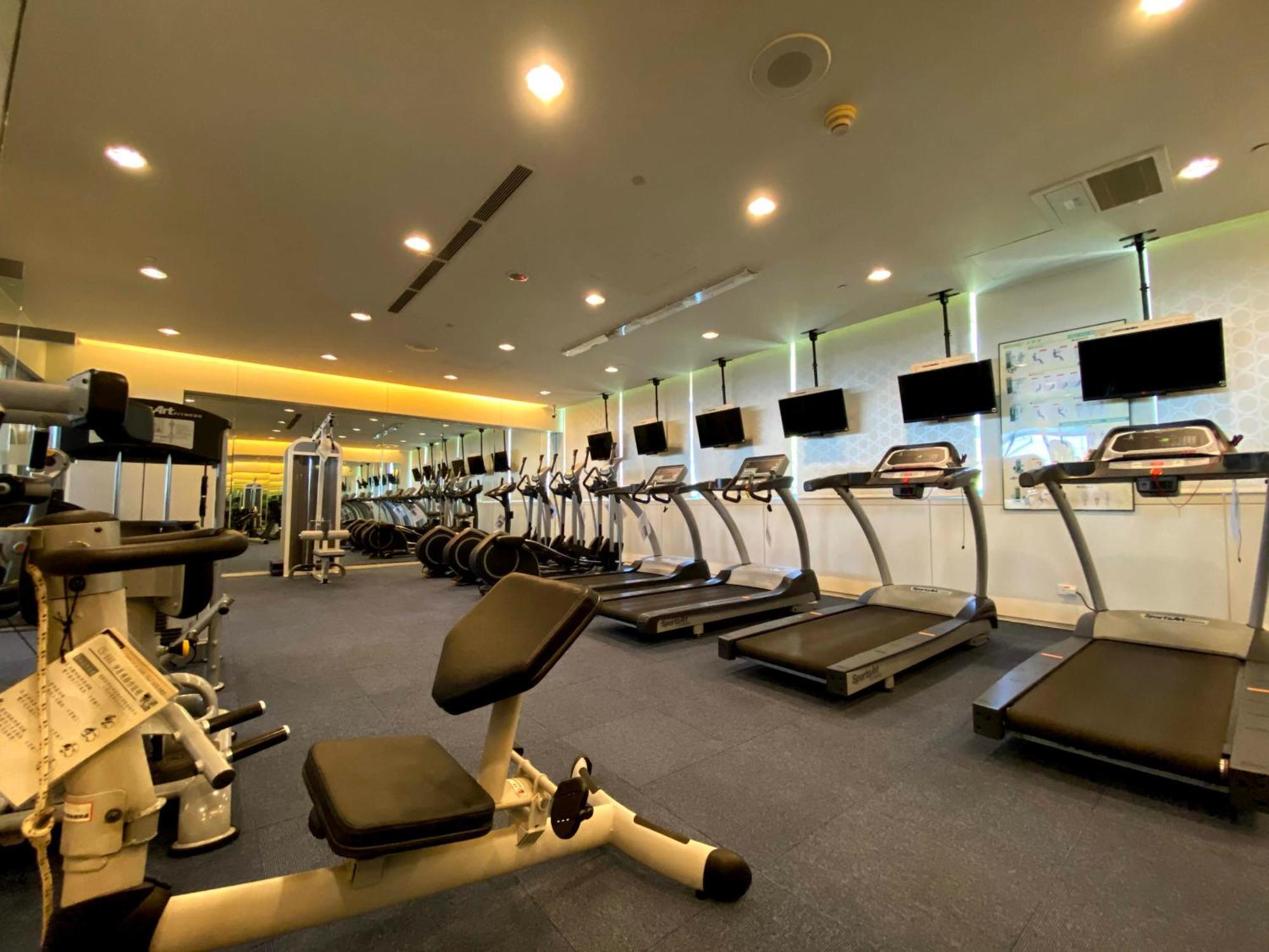 Evergreen Plaza Hotel - Tajnan Kültér fotó The gym at the hotel